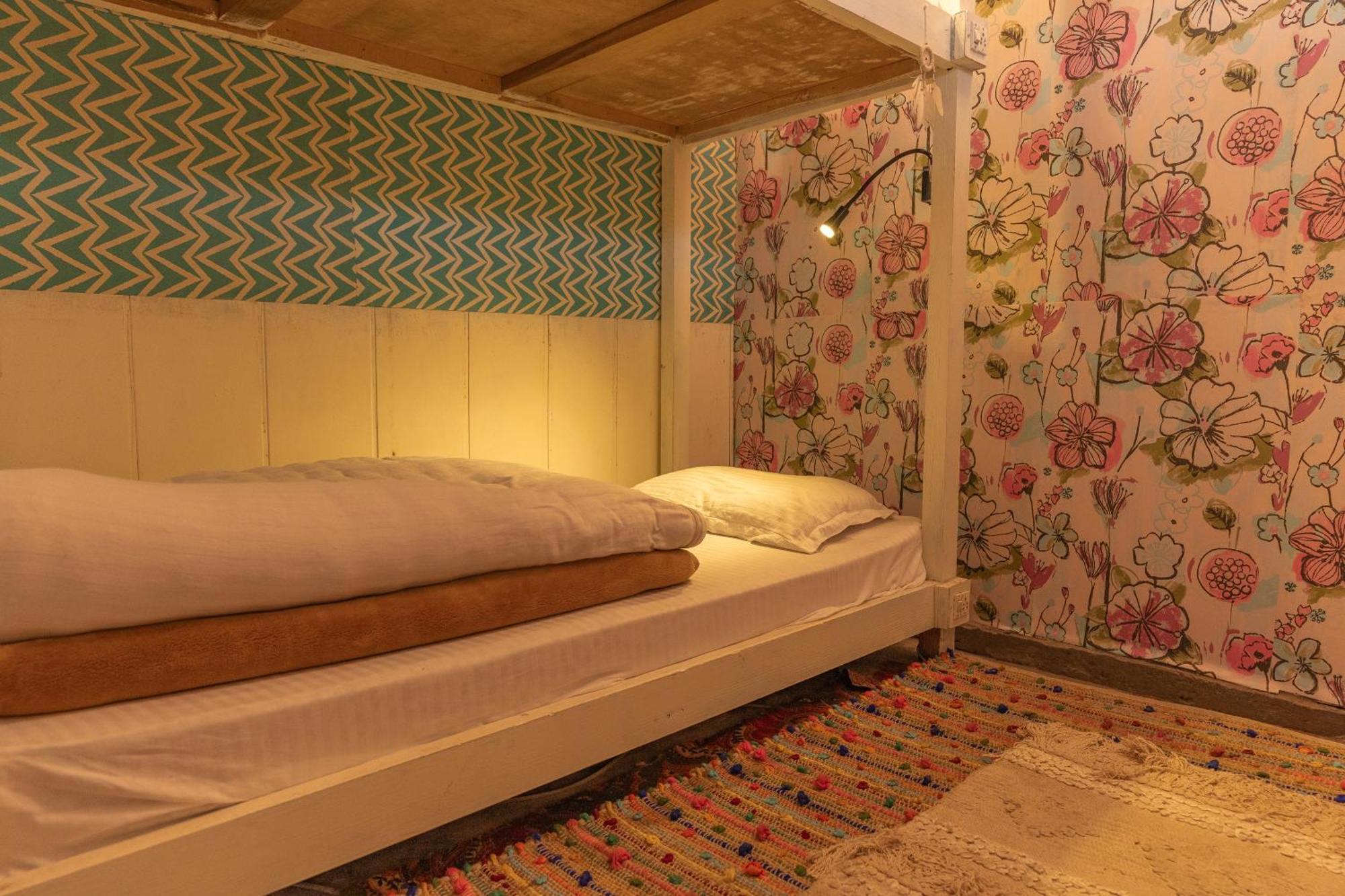 Firgun Chapter Shoja Hostel Eksteriør bilde
